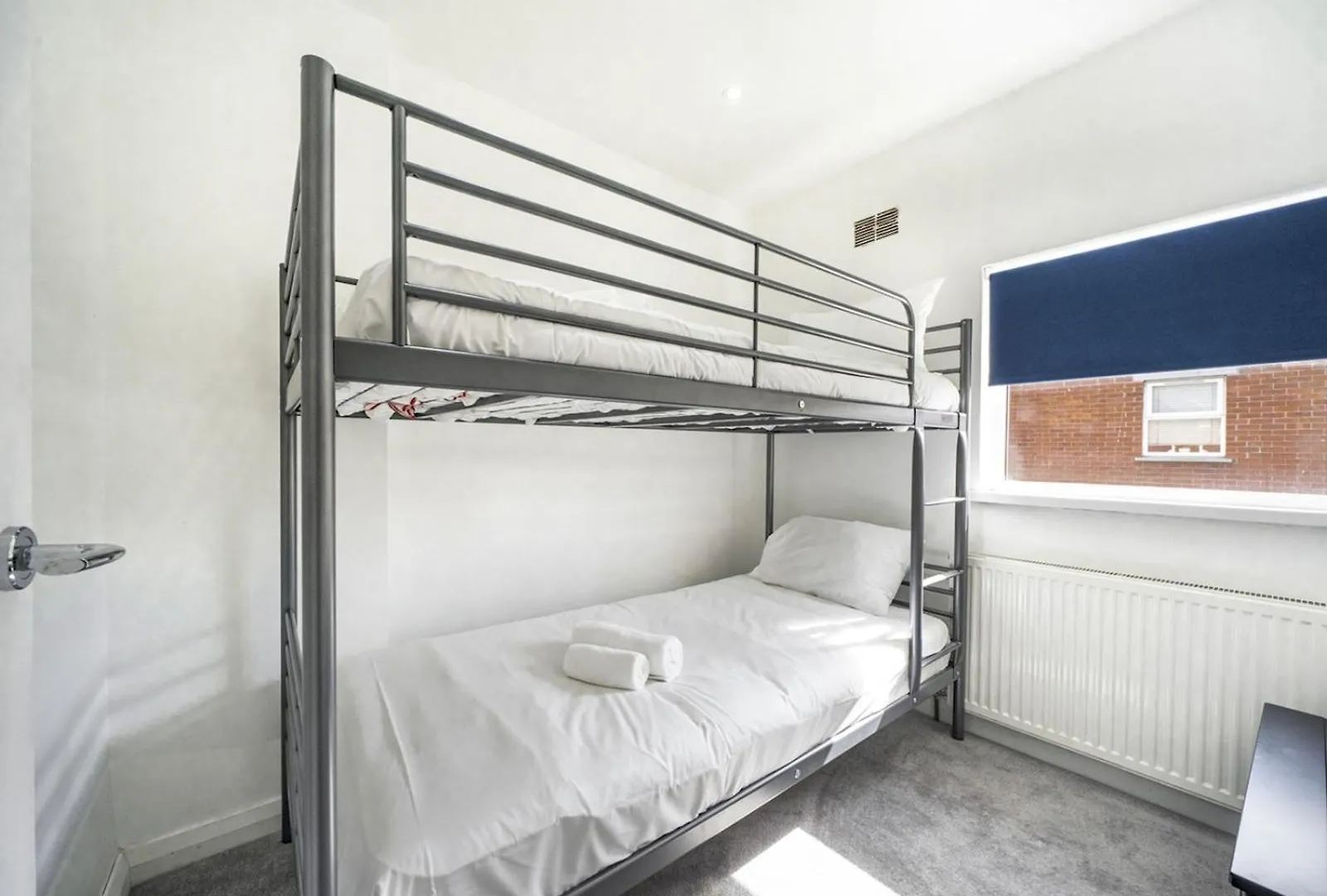 別荘 Pass The Keys Bright & Airy 2 Bedroom Home Lots ベルファスト イギリス