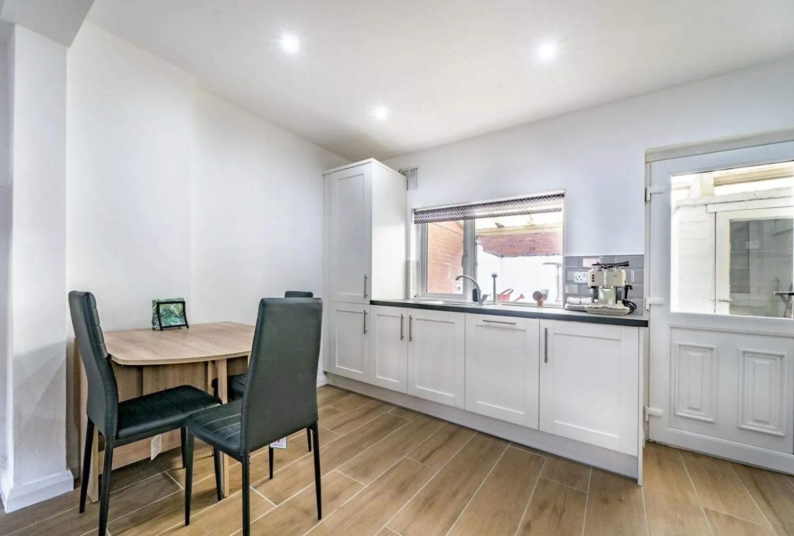 Dom wakacyjny Pass The Keys Bright & Airy 2 Bedroom Home Lots Belfast