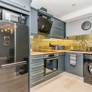  Apartamento Modern Hut In